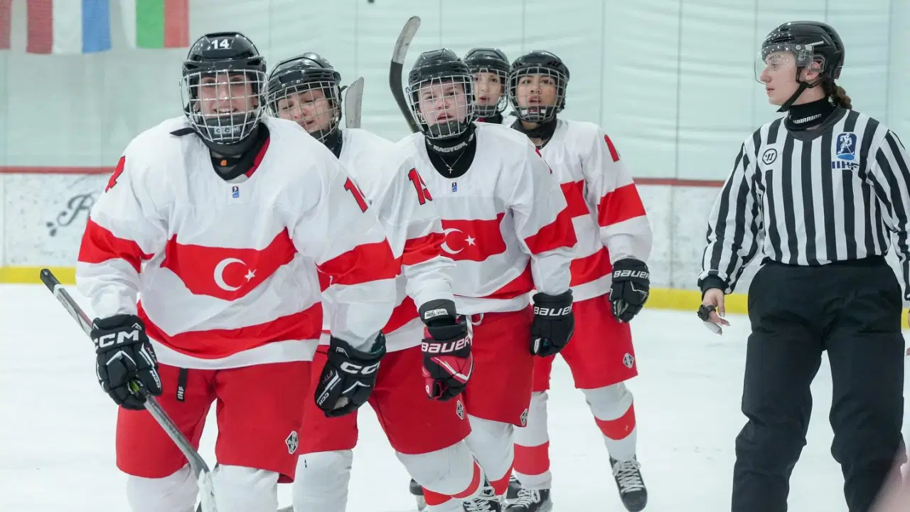 Milli takım Romanya'yı devirdi: Buz hokeyinde 2'de 2 yaptı!
