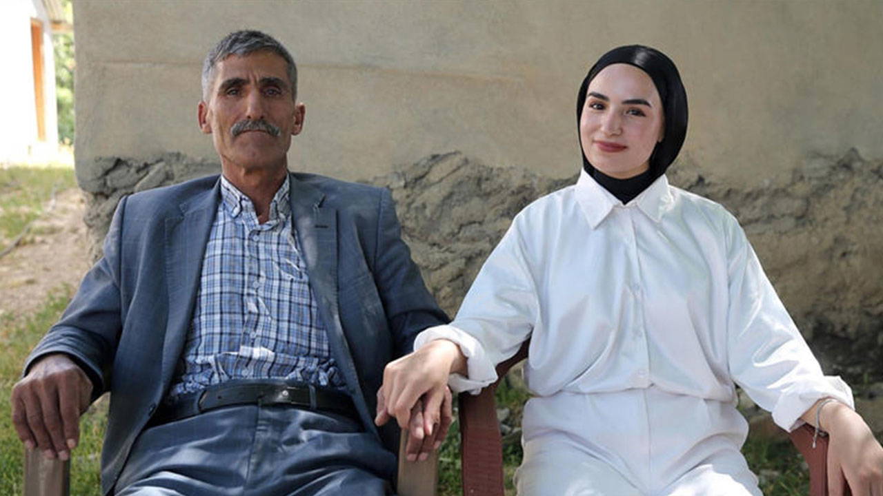 Babası YKS çıkışında çiçekle karşılamıştı: Hayalindeki bölüme yerleşti