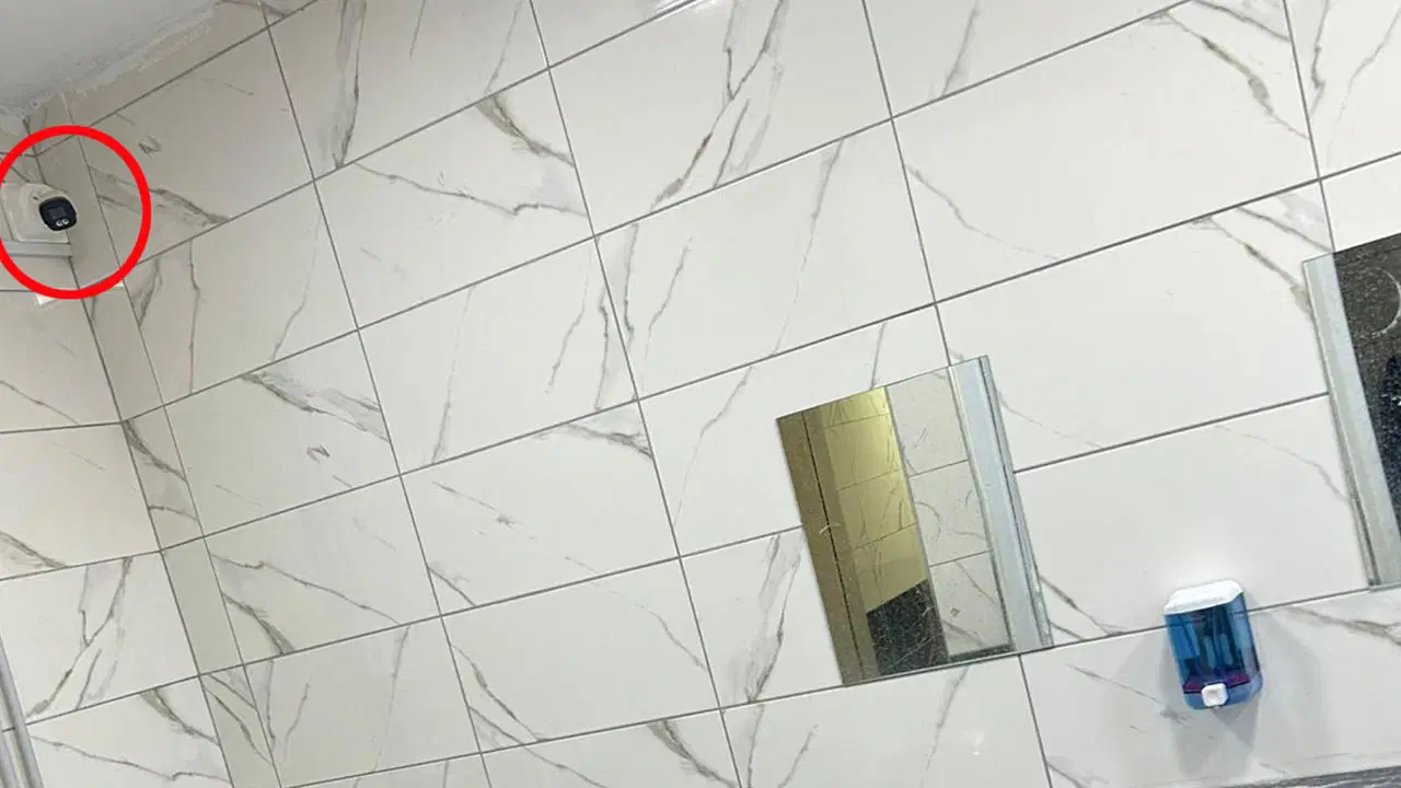 Isparta'da öğrenci tuvaletinde 'kamera' skandalı: Okul müdürü 'görevden alınıp' başka okulda görevlendirildi