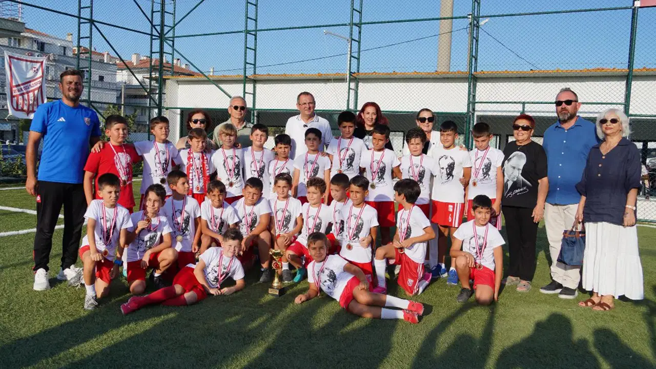 30 Ağustos Atatürk Kupası Futbol Turnuvası'nda dostluk kazandı