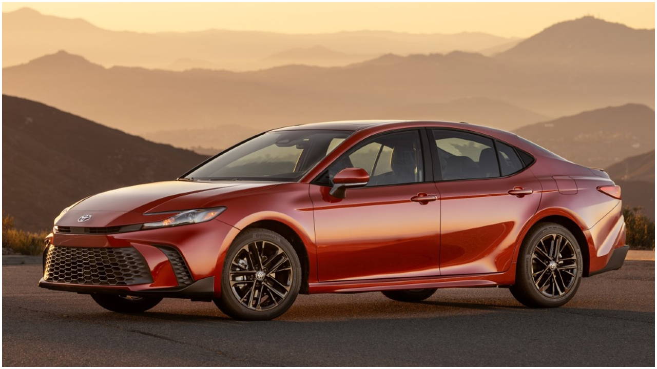 Dünyada en çok satan otomobiller açıklandı: Tesla zirveyi kaybetti! Toyota ilk 10'a damga vurdu...