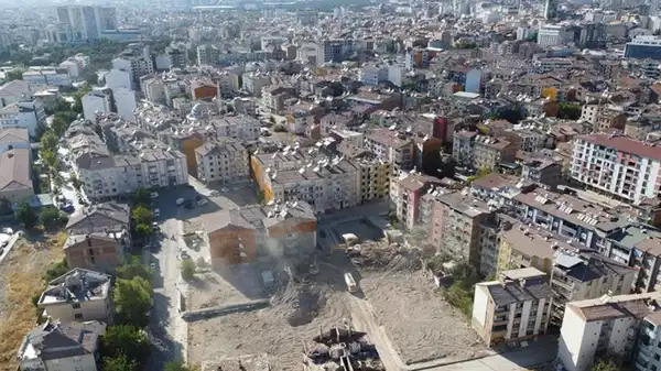 6 Şubat depremlerinde ağır hasar alan binaya ilişkin 4 kamu kurumu tazminat ödemeye mahkum edildi