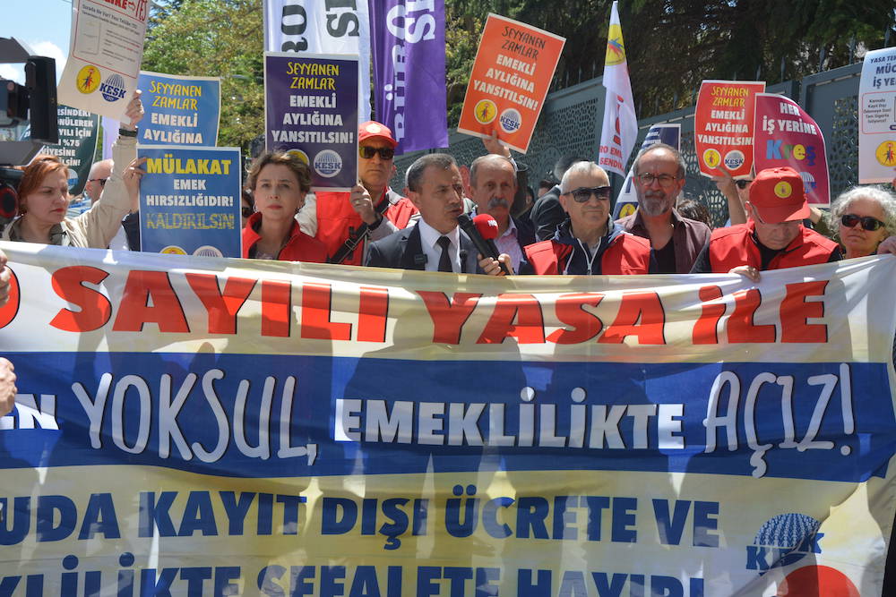 Emekçiler bakanlık önünden seslendi: Taleplerimizi görmezden gelmenin bedelini seçim sandıklarında ödeyeceksiniz