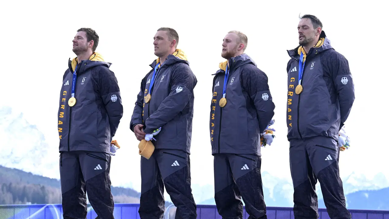 Almanya, erkekler 4'lü bobsled kategorisinde altın madalyaya ulaştı