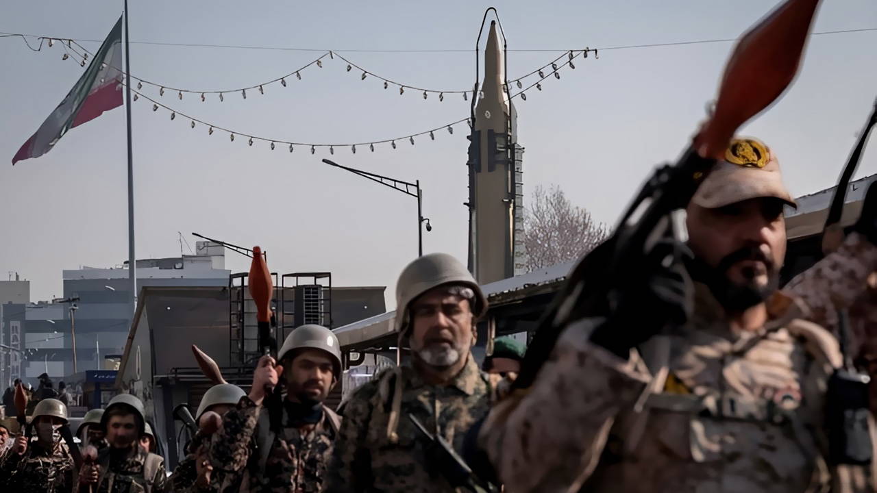 ABD donanması yaklaşıyor... İran 'büyük savaşa' hazırlanıyor!