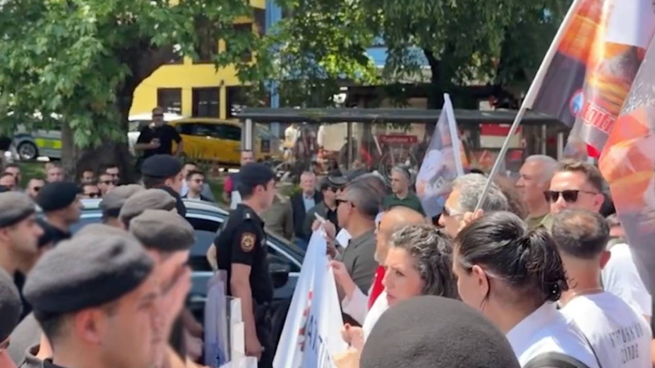 Bursa'da 19 Mayıs yürüyüşüne polis engeli: Barikat kuruldu, yürüyüş müzakereyle yapıldı