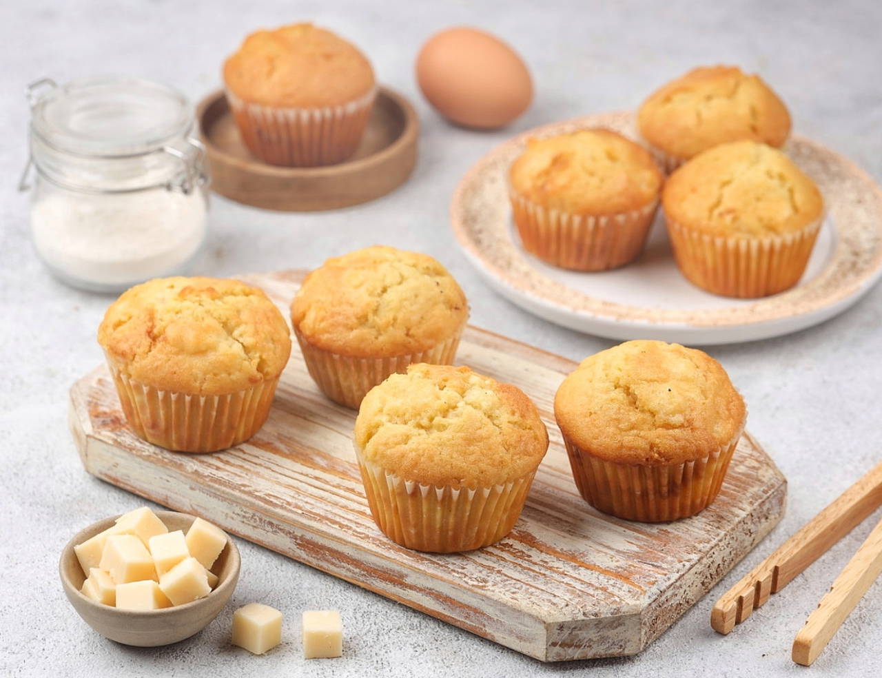 Kahvaltı sofralarına fark katan yumuşacık lezzet: Peynirli muffin tarifi