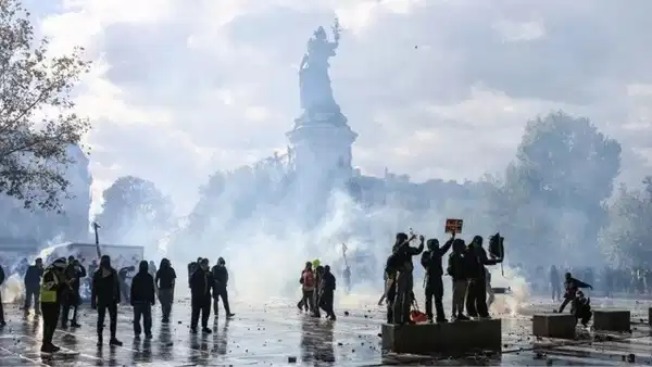 Fransa’daki protestolarda ‘Burada herkes faşizme karşı’ sloganları meydanlara damga vurdu