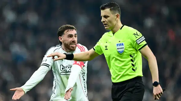 Eski hakemler değerlendirdi: İşte Beşiktaş-Galatasaray derbisindeki kararlar!