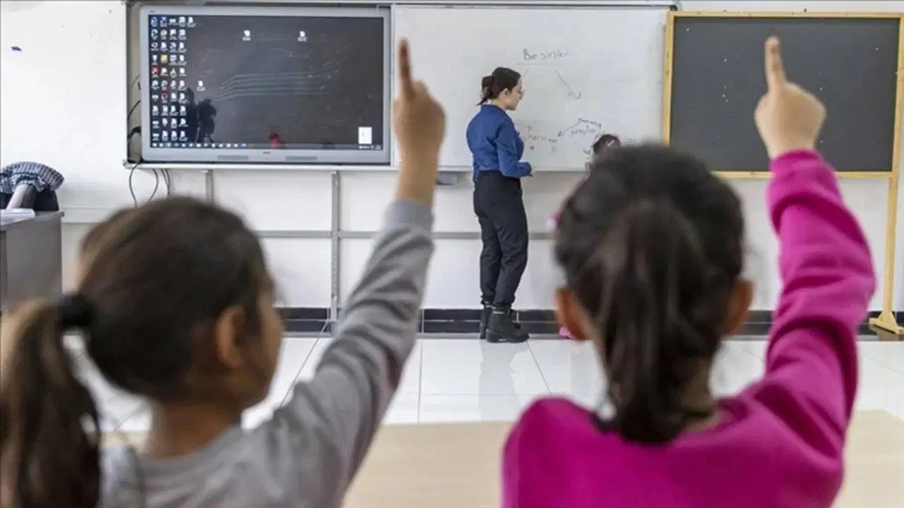 Eğitim-İş Sendikası: 'Vezirköprü ve Asarcık İlçe Milli Eğitim Müdürlükleri, görev yeri değişen öğretmenlerden promosyon iadesi istiyor'