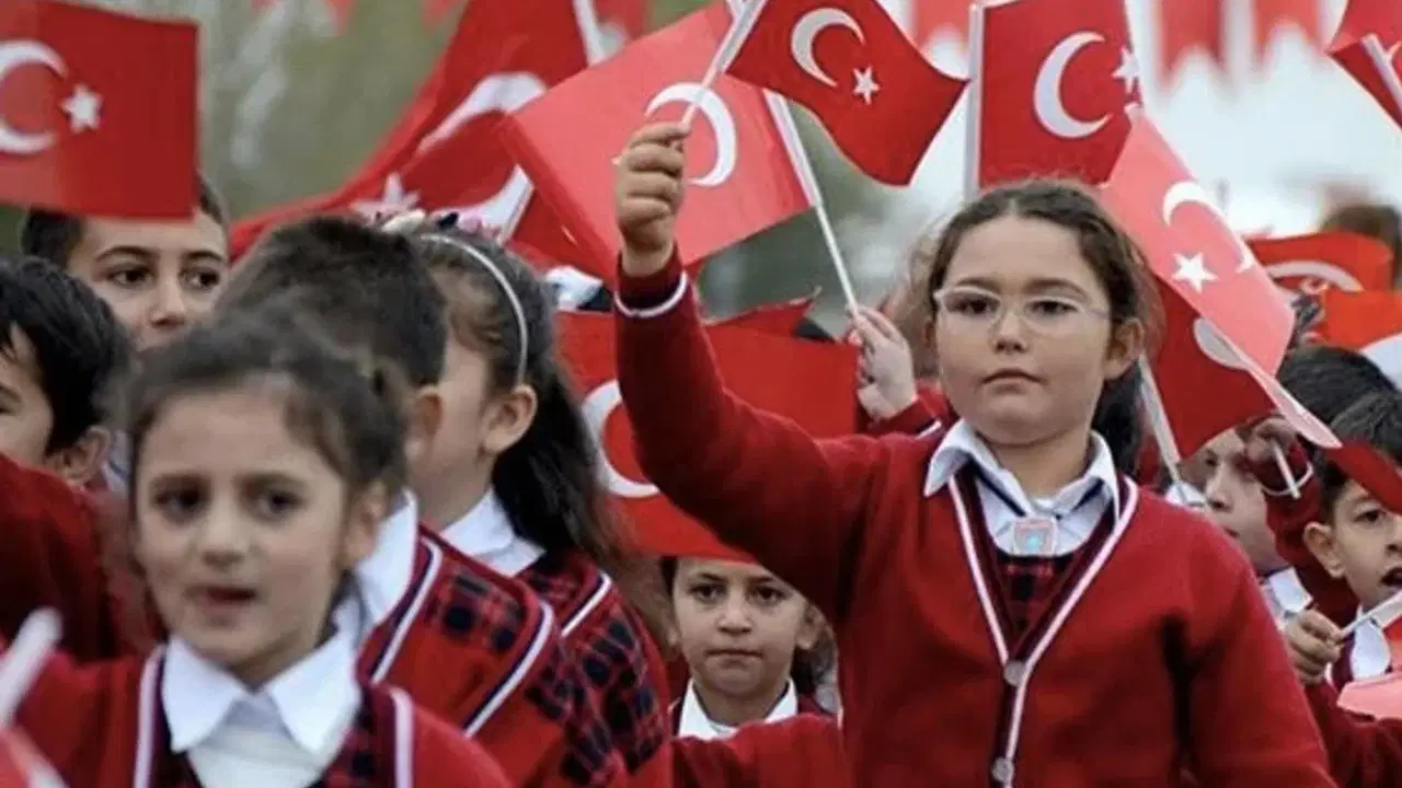 29 Ekim şiirleri: İlkokul, ortaokul ve lise için en güzel Cumhuriyet şiirleri