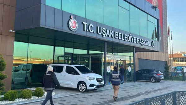 Uşak Belediyesi'ne operasyon: 17 gözaltı