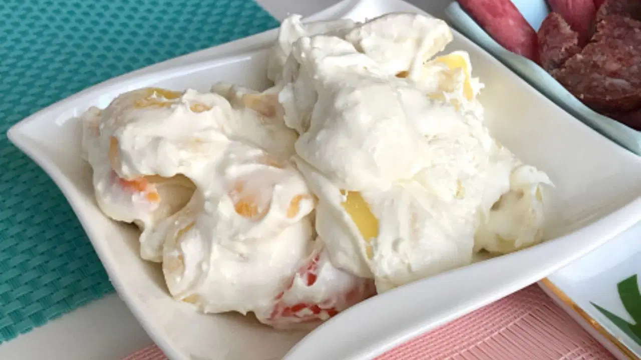 Sofralarınıza renk katan geleneksel lezzet: Soka turşusu tarifi