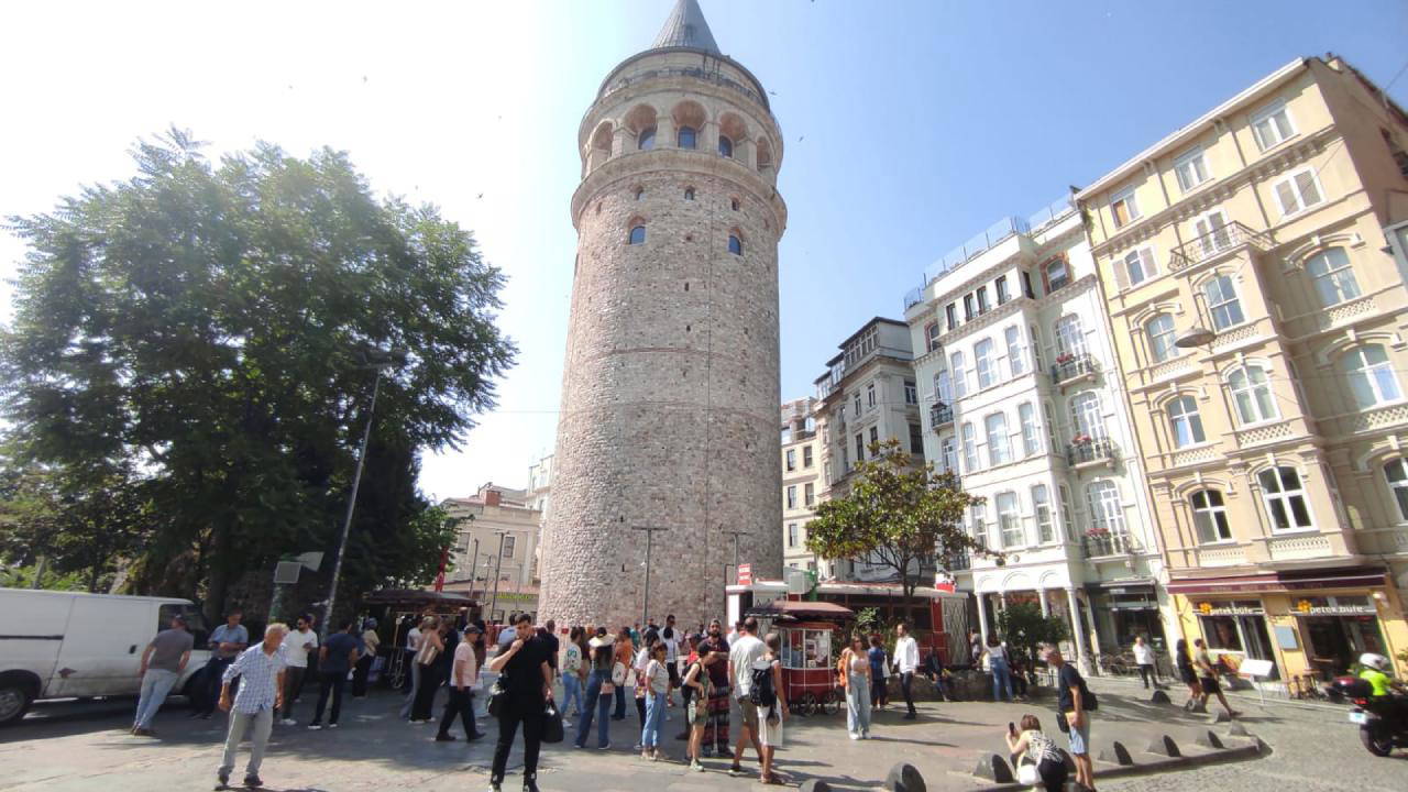 Galata Kulesi'nden düşen kişi hayatını kaybetti