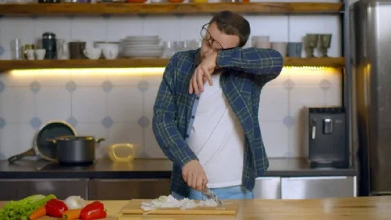 Göz yaşartmayan soğan doğrama taktikleri: Soğan doğrarken göz yanmasını önleyen 8 etkili yöntem