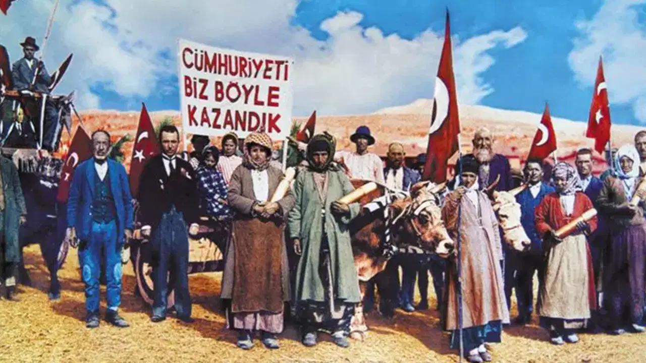 Ünlülerden 29 Ekim Cumhuriyet Bayramı paylaşımları: Sanat dünyasından peş peşe mesajlar