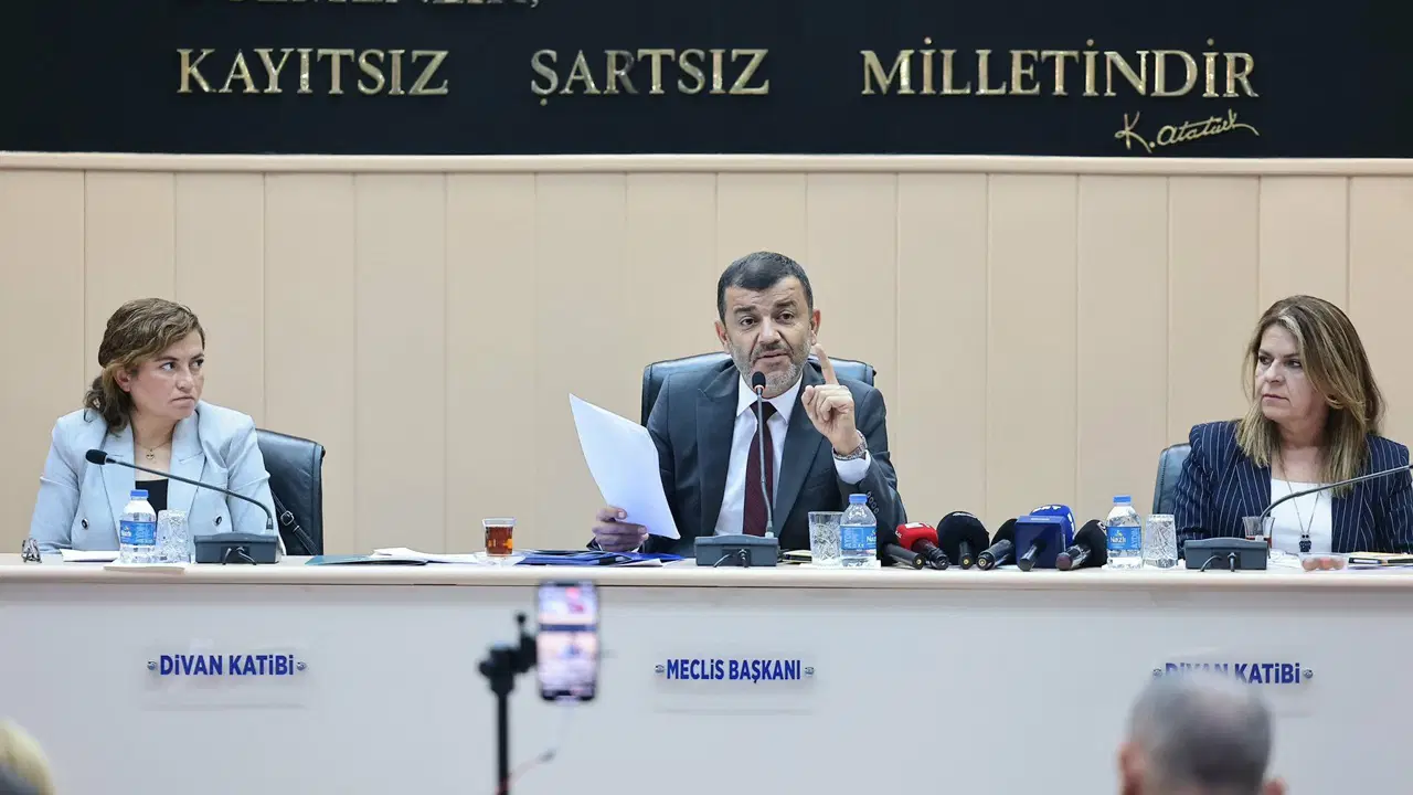 CHP’li belediye başkanı isyan etti: ‘Şamar oğlanı değiliz, belediyenin malına çöktürtmem’