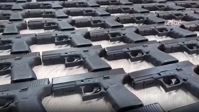 2 kentte büyük operasyon: Binlerce silah ele geçirildi