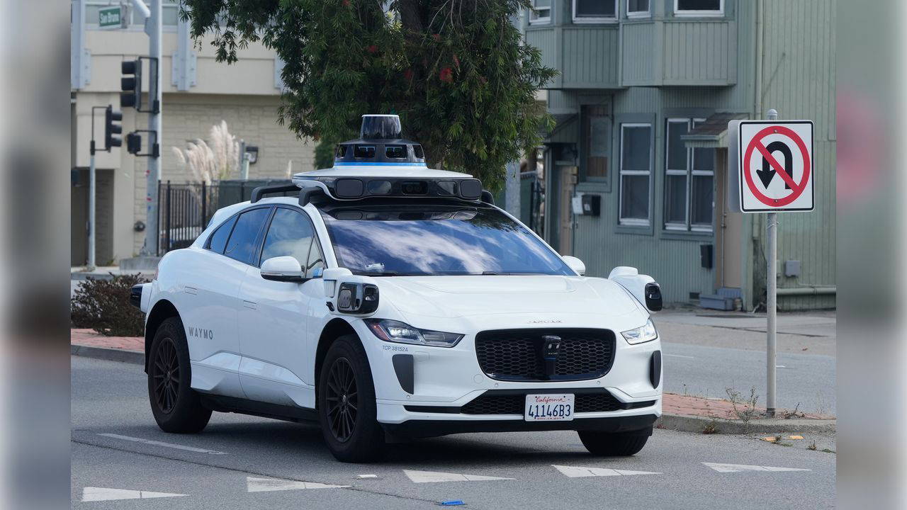 Londra sokaklarında sürücüsüz dönem: Robotaksiler için tarih verildi