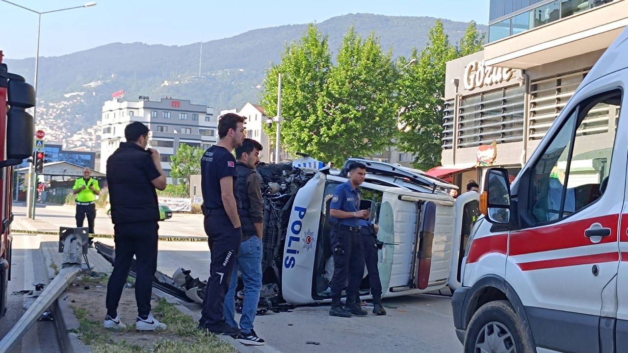İhbara giden polis aracı takla attı: 5 yaralı var