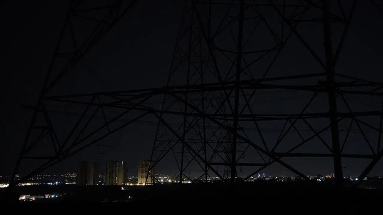 İsrail, enerji altyapısına saldırdı