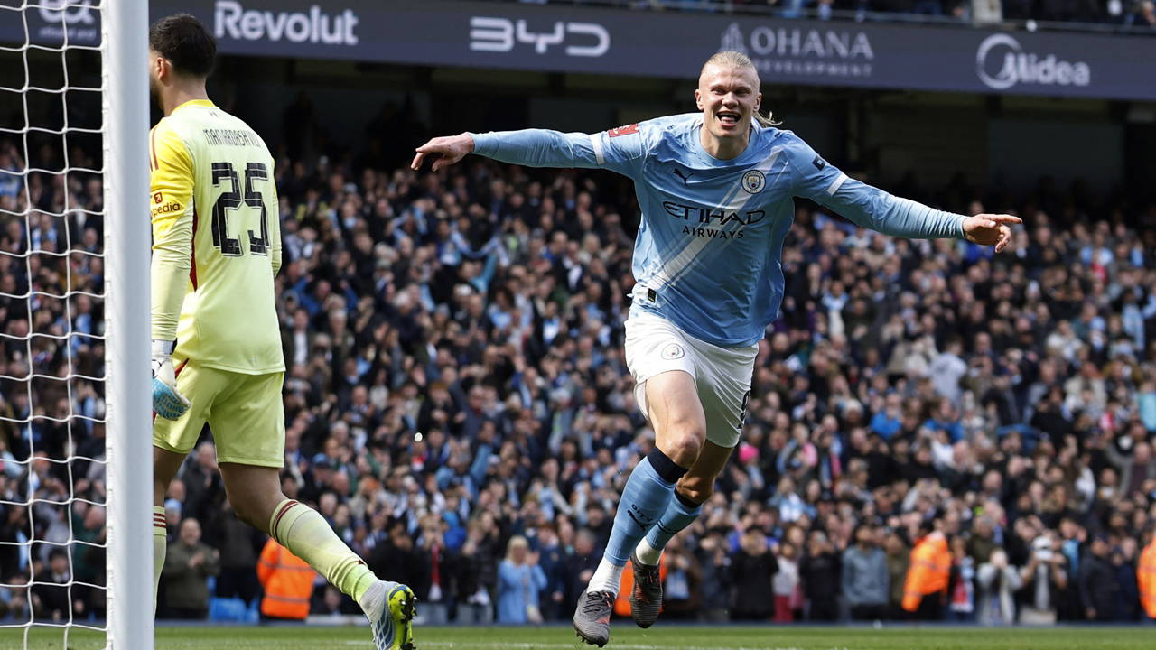 Manchester City, Liverpool karşısında farklı turladı!