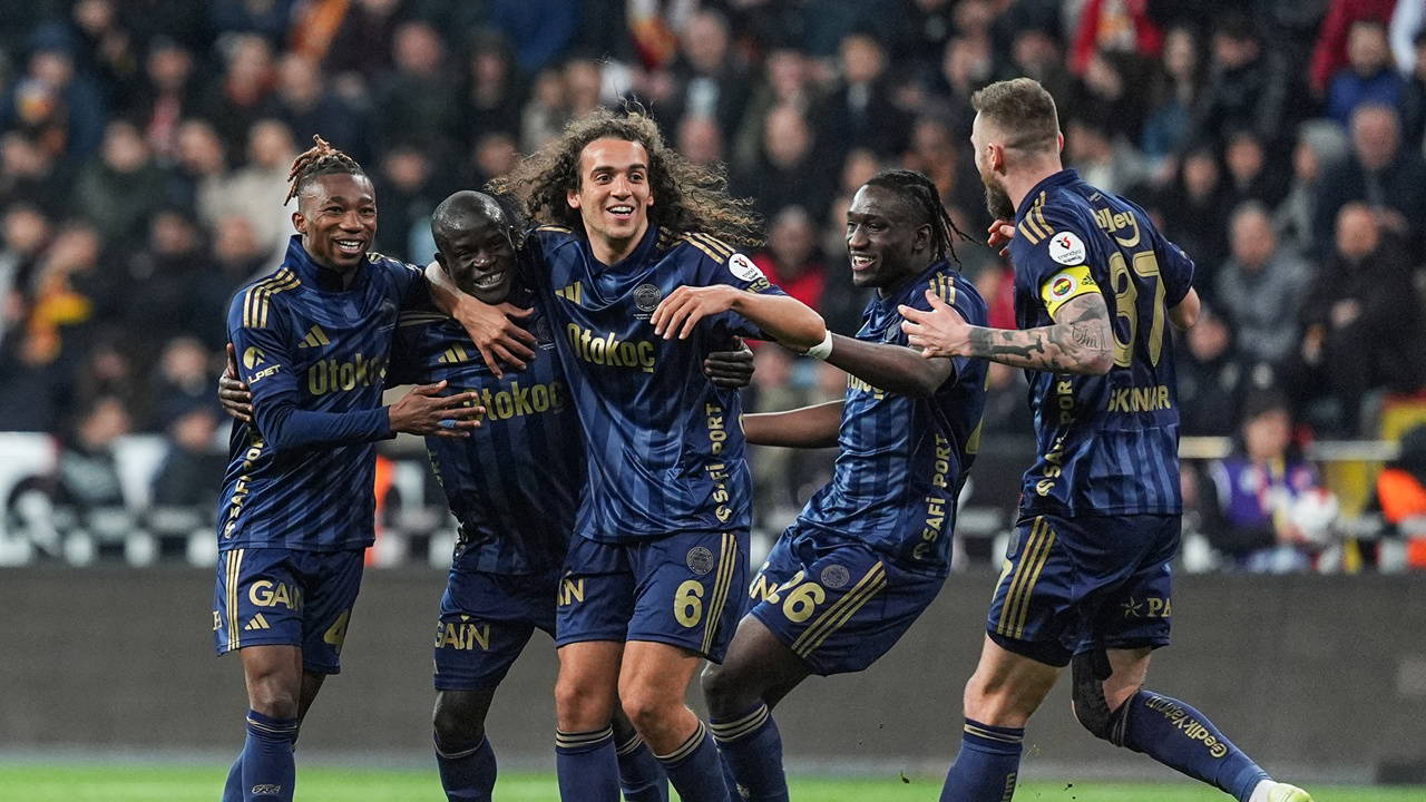 Zirve yarışında hata yapmadı... Fenerbahçe, Kayserispor deplasmanında farklı kazandı