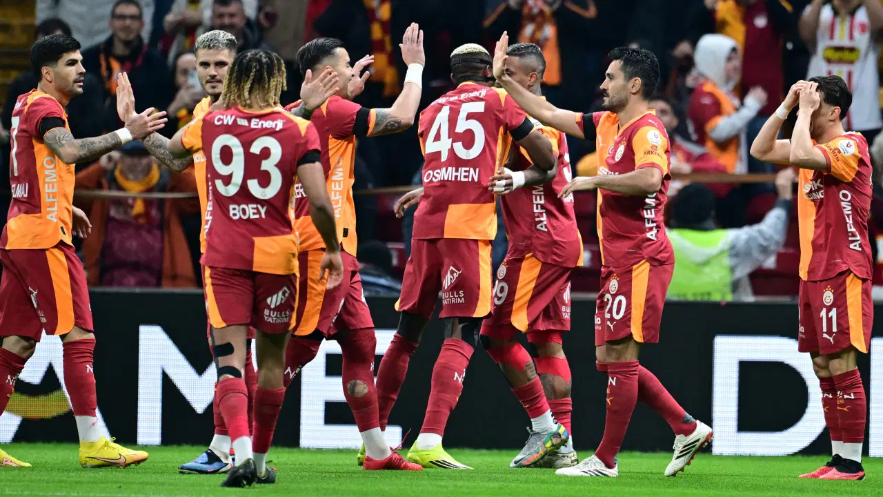 Galatasaray'dan dikkat çeken paylaşım: 'Sizce hangisi ofsayt?'