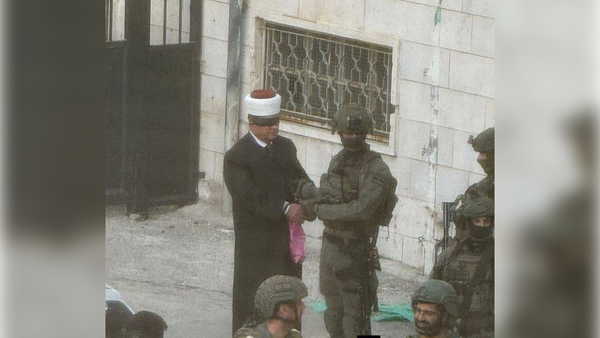 İsrail’den Batı Şeria’da baskın: Eski bakan gözaltında