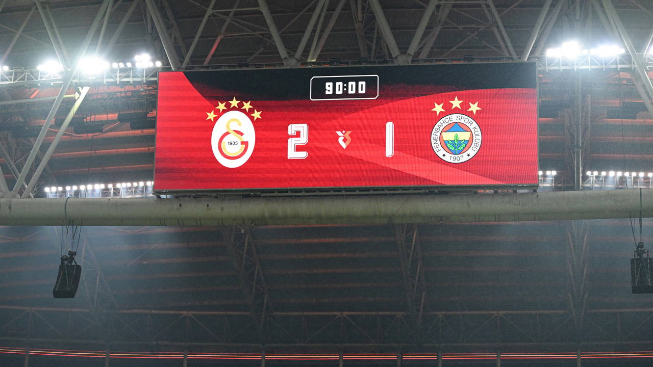 Galatasaray'a Fenerbahçe logosundan ceza