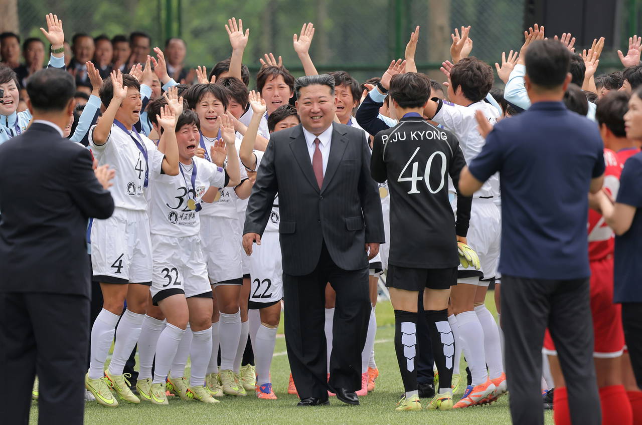 Kim Jong-un’dan şampiyon kadın futbolculara özel karşılama