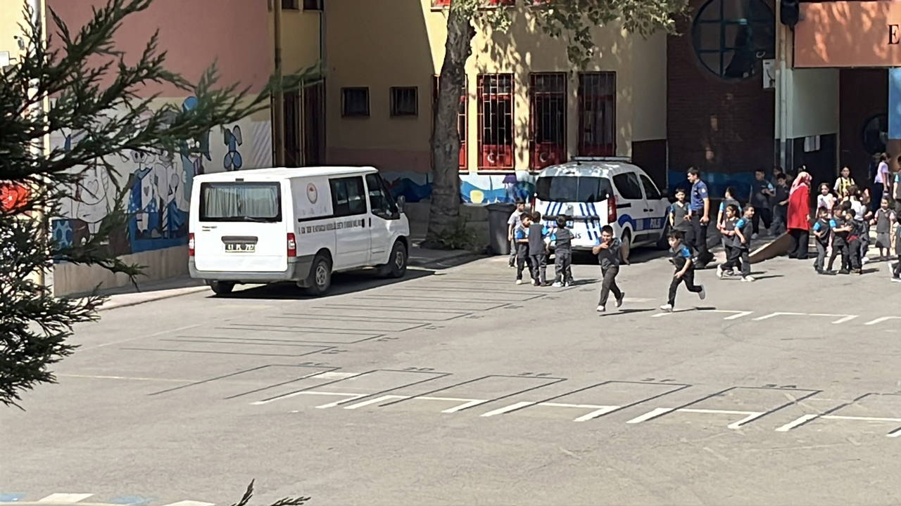 Kantinden ekler yiyen öğrenciler hastaneye kaldırıldı