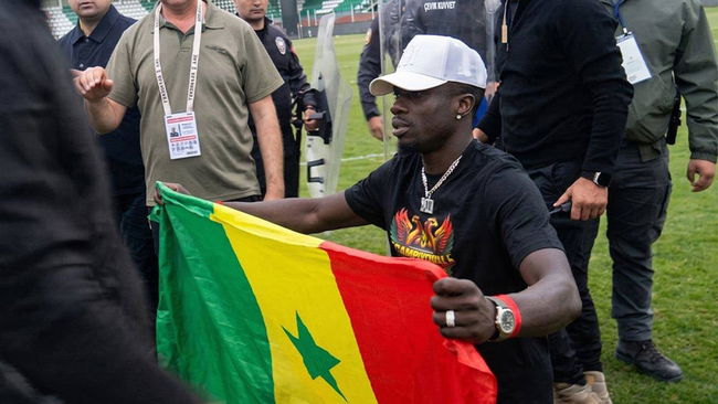 Senegal bayrağı kriz yarattı