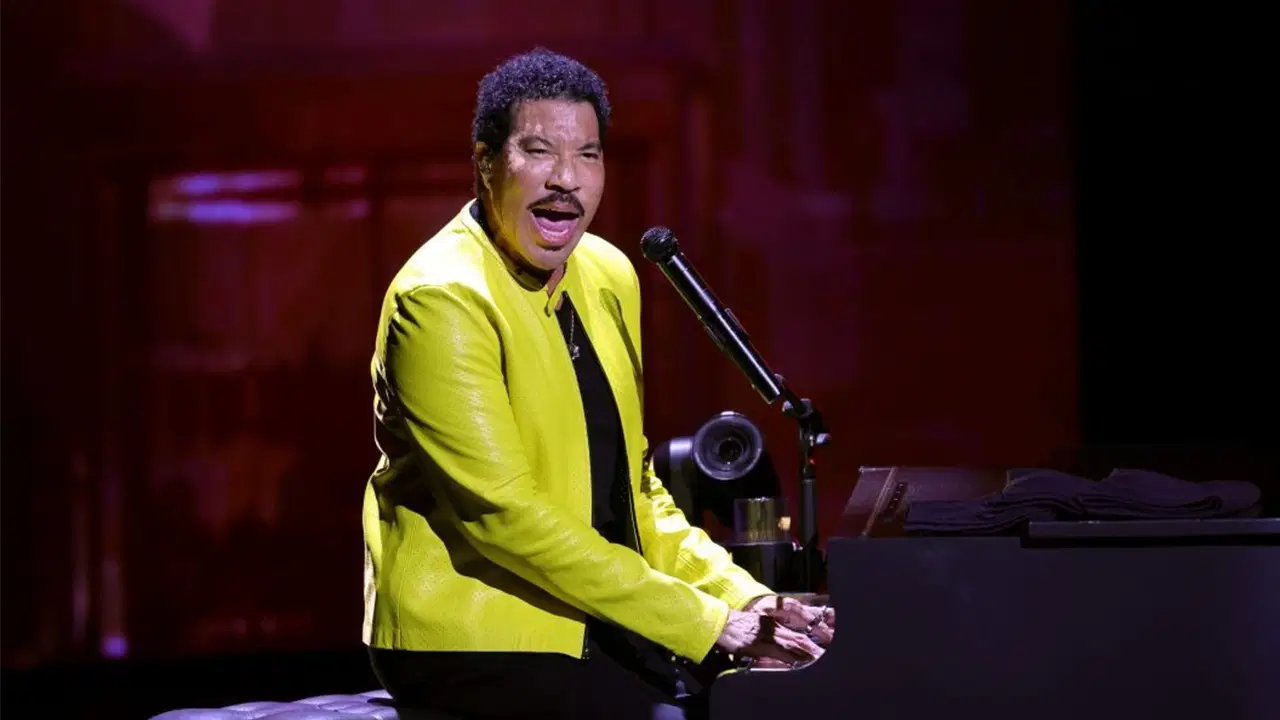 Dünyaca ünlü şarkıcı Lionel Richie'den kötü haber: Konser sonrası yoğun bakıma kaldırıldı