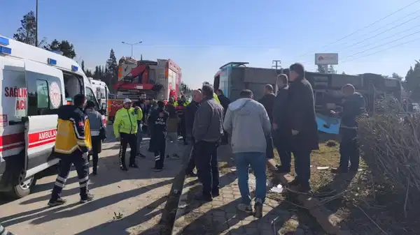 Kahramanmaraş'ta kaza... Halk otobüsü devrildi: Çok sayıda yaralı var!