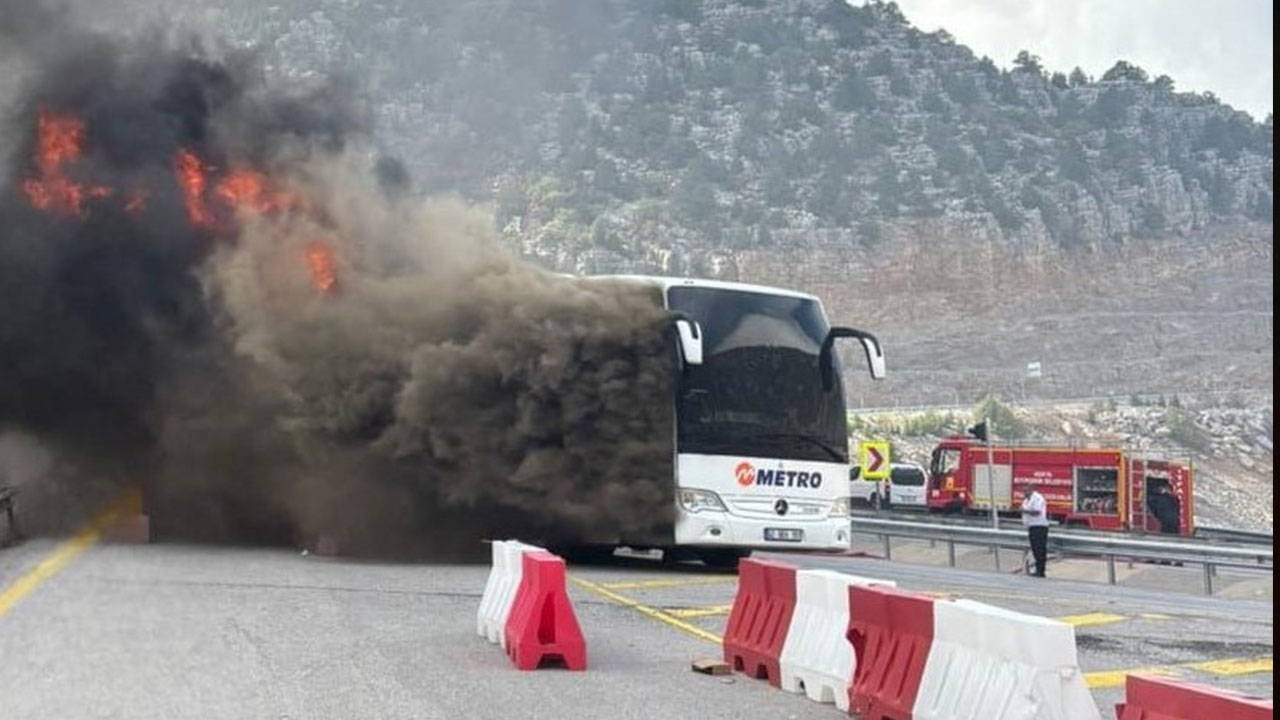 Konya'da seyir halindeki yolcu otobüsü yandı: Yolcular tahliye edildi