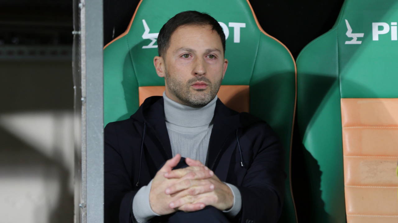 Domenico Tedesco'dan büyük tepki: Ceketini yere fırlattı!