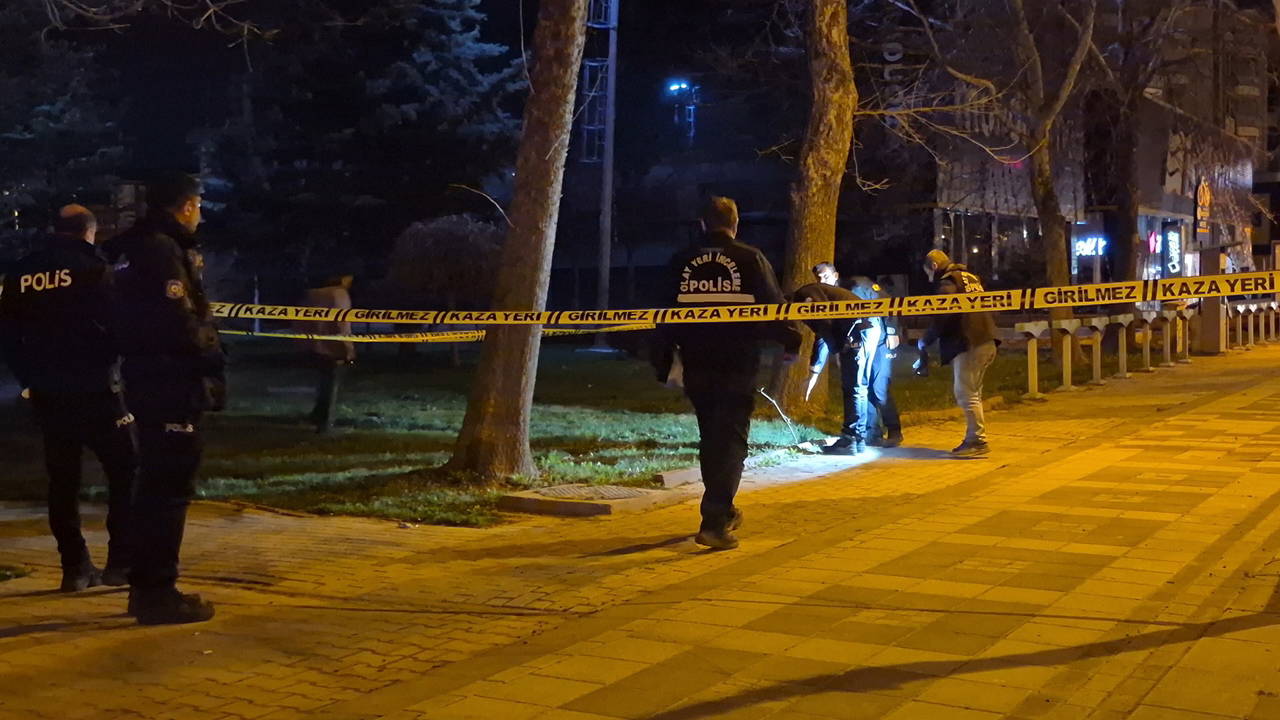 Malatya'da tartıştığı arkadaşını silahla vurdu!