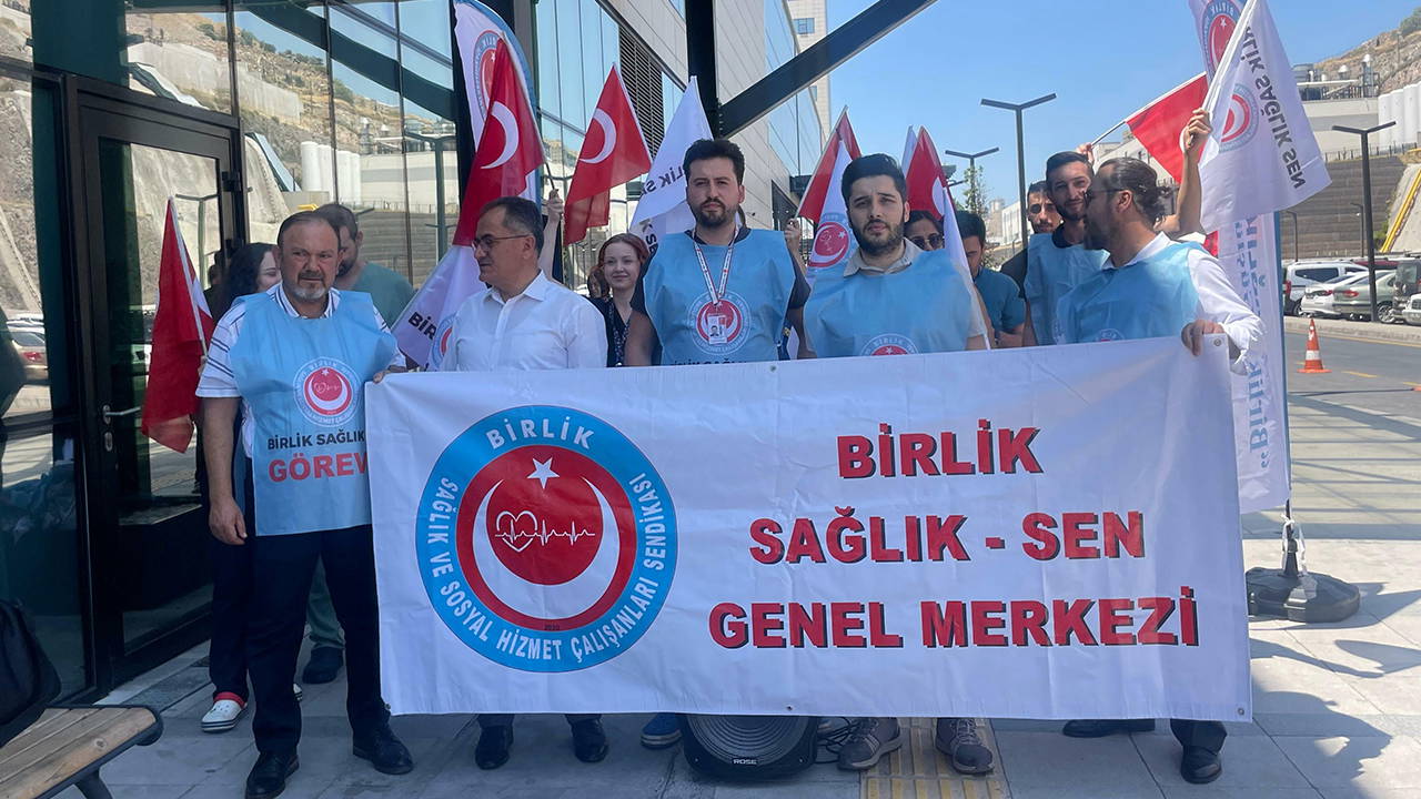 Birlik Sağlık-Sen'den İzmir Şehir Hastanesi'nde 'fazla mesai' uygulamasına tepki: 'Bu keyfi uygulama derhal iptal edilmeli!'