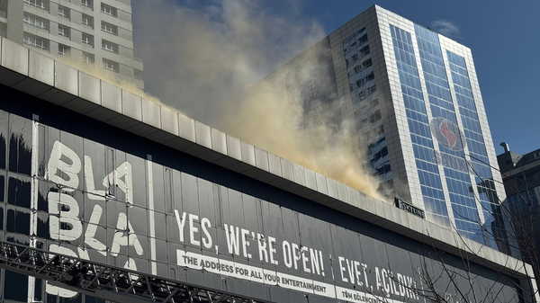 Bağcılar'da 2 katlı binada yangın!