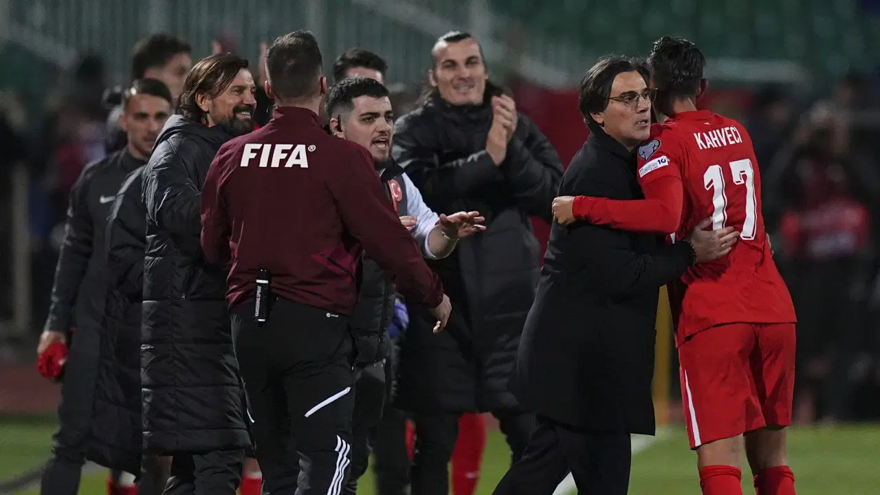 A Milli Futbol Takımı'nda İrfan Can Kahveci'den kötü haber!
