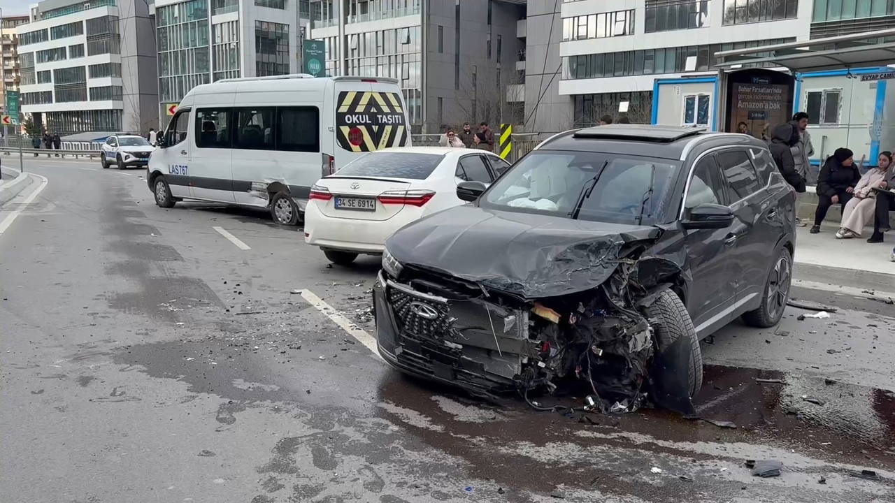 Sarıyer'de 4 araçlı zincirleme kaza: 4 yaralı