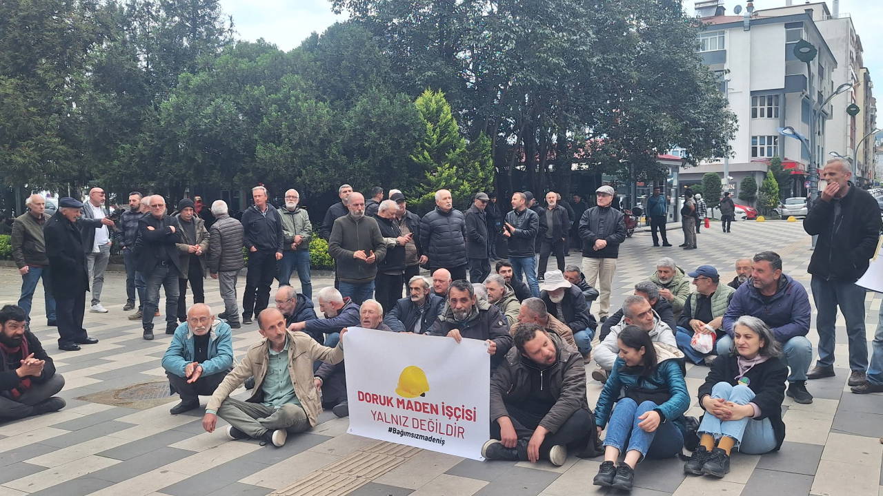 Hopa’da Doruk Madencilik işçilerine destek eylemi: 'Hak gasplarına son verin'