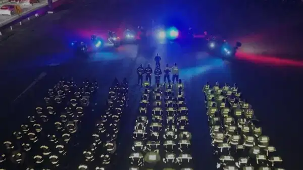 Tuzla'daki gece buluşmasına baskın: Polisten kaçamadılar!