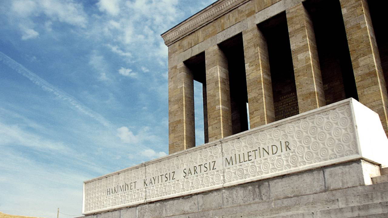 Çamurdan anıtlara bir Cumhuriyet portresi