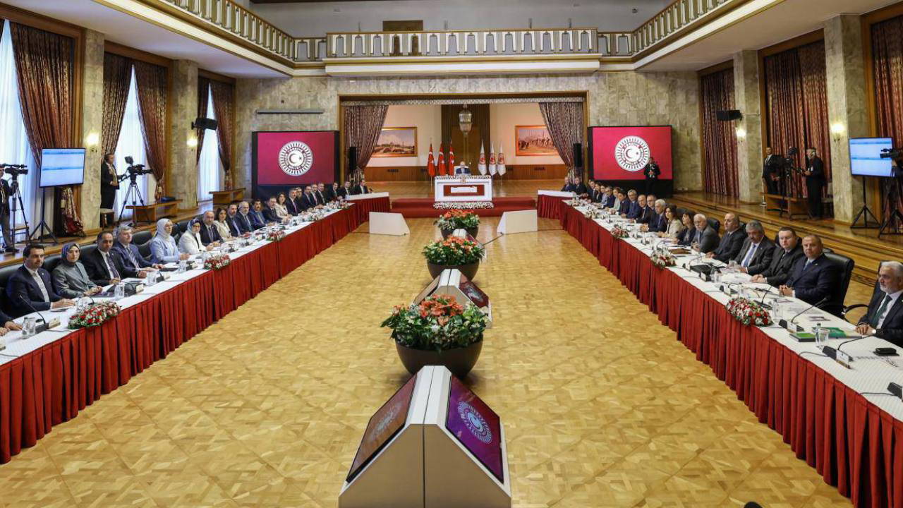 DEM Partili vekillerden 'komisyon' açıklaması