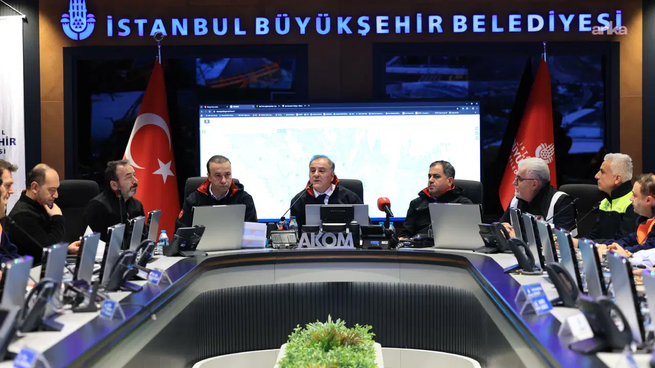 İBB Başkanvekili Nuri Aslan, kentte son durumu paylaştı: Ekiplerimiz görev başında trafik yoğunluğu normalin altında