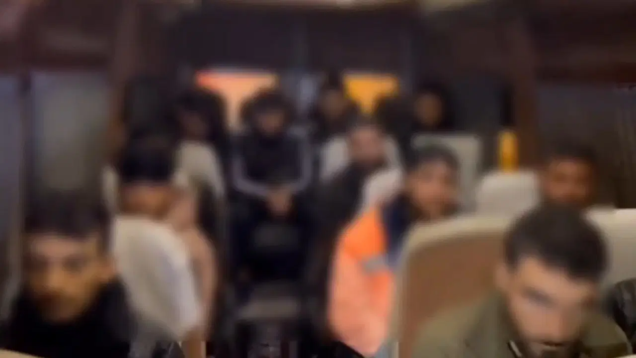 Durdurulan minibüsten 16 kaçak göçmen çıktı, 3 organizatör yakalandı