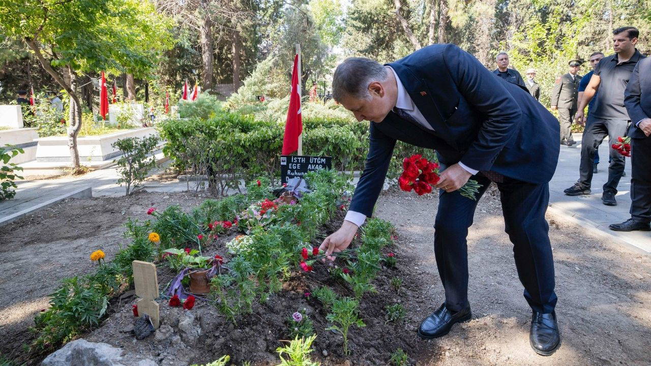 Cemil Tugay 15 Temmuz şehitlerini andı