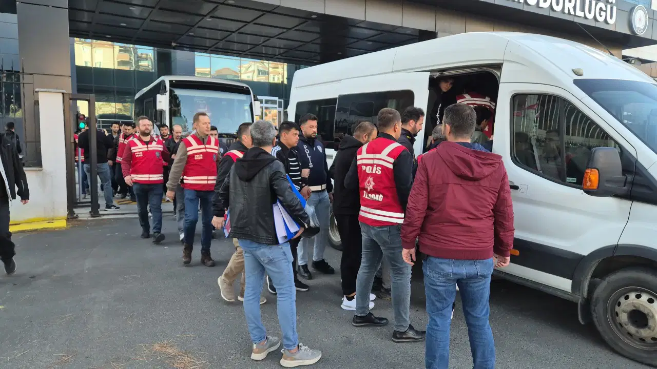 Ucuz araç ilanlarına inanıp kapora gönderenleri hedef aldılar: 18 ilde operasyon